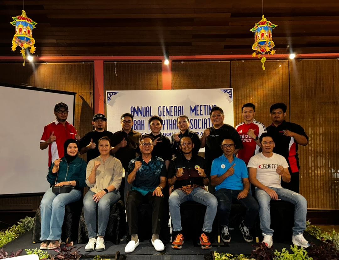 Attendees freestyle pose